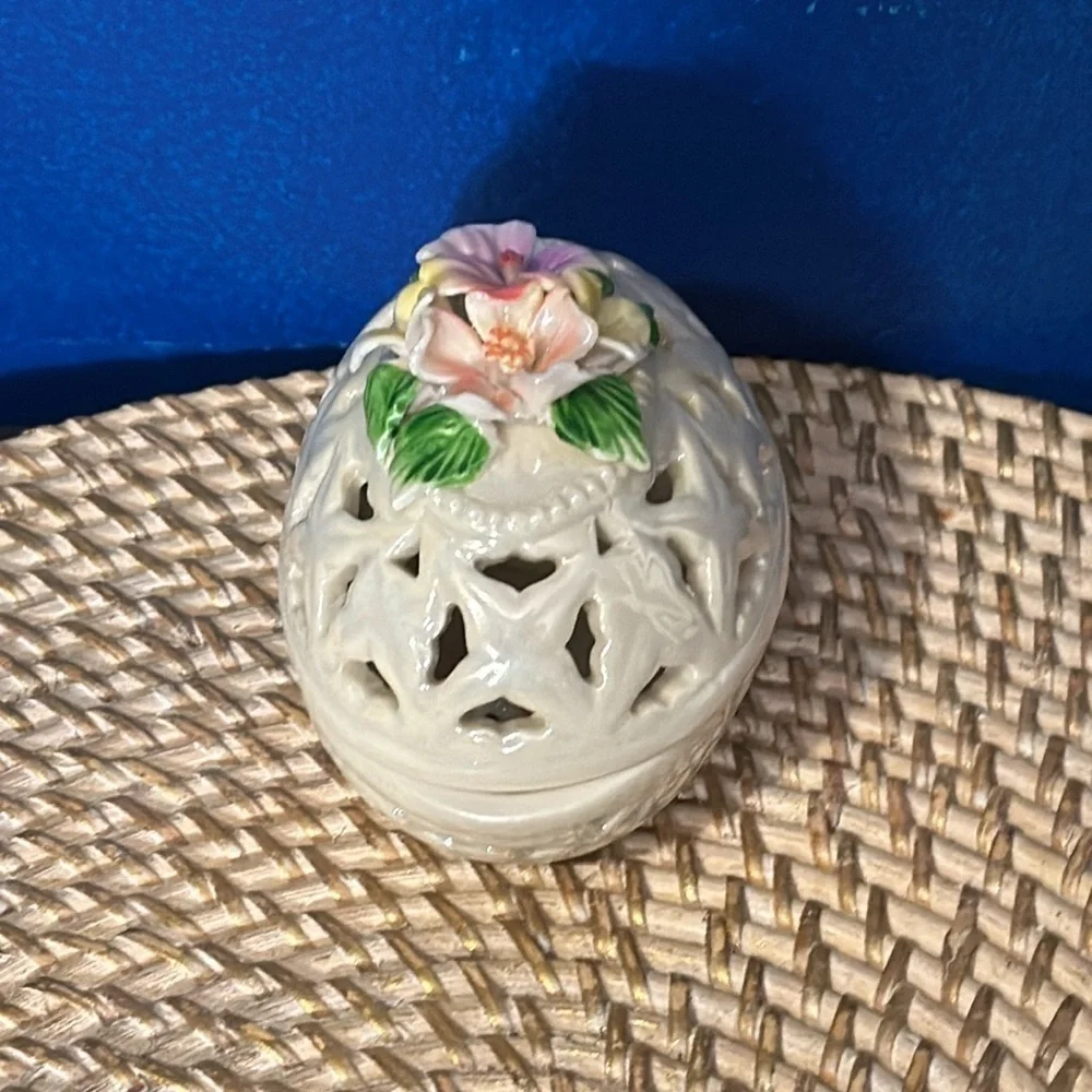 New Iridescent White Porcelain Easter Egg Trinket Box With Flowers & 2 Bunnies
